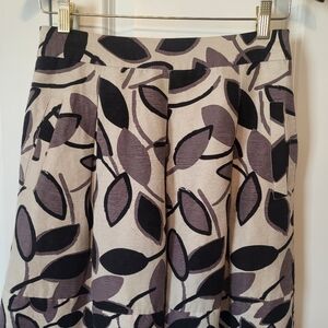 BCBGMAXAZRIA Pleated skirt with side front pockets size 0
